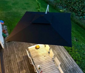 Von Sonne bis Sonnenuntergang – verlängern Sie Ihre Sommerabende mit einem Solero Sonnenschirm.