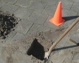 So installieren Sie einen Bodenanker für Ihren Solero Sonnenschirm